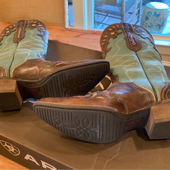 ARIAT women’s snip toe cowboy boots - Size 8 - Picture 6 of 6